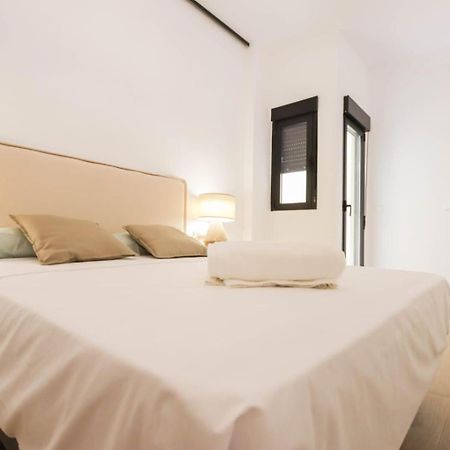 Hostal Roca 26 Валенсия Екстериор снимка