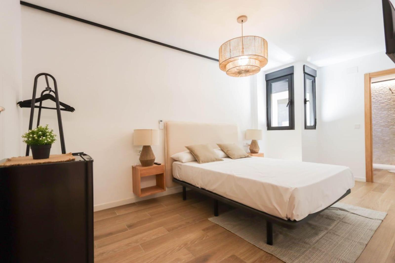 Hostal Roca 26 Валенсия Екстериор снимка