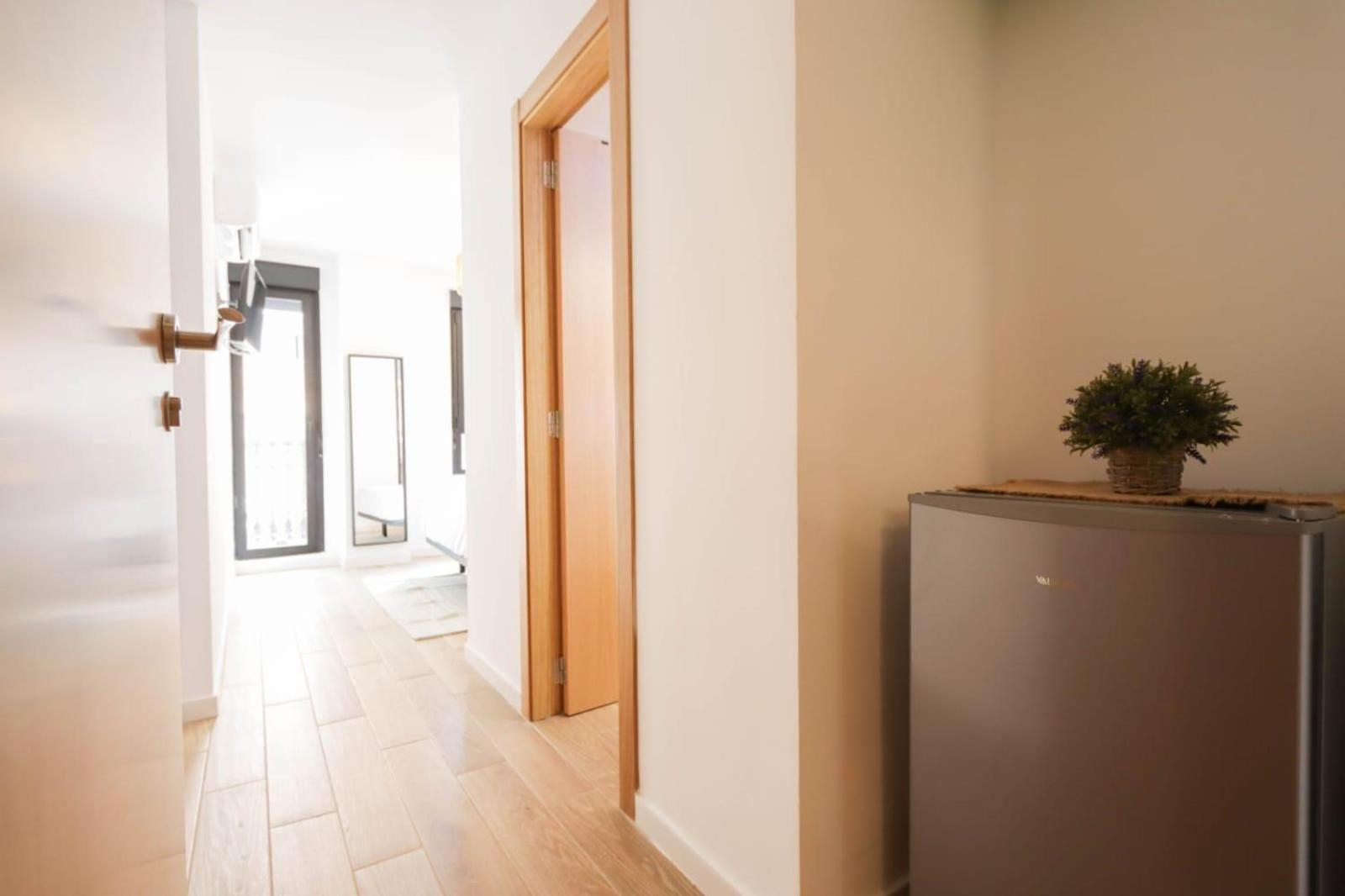 Hostal Roca 26 Валенсия Екстериор снимка