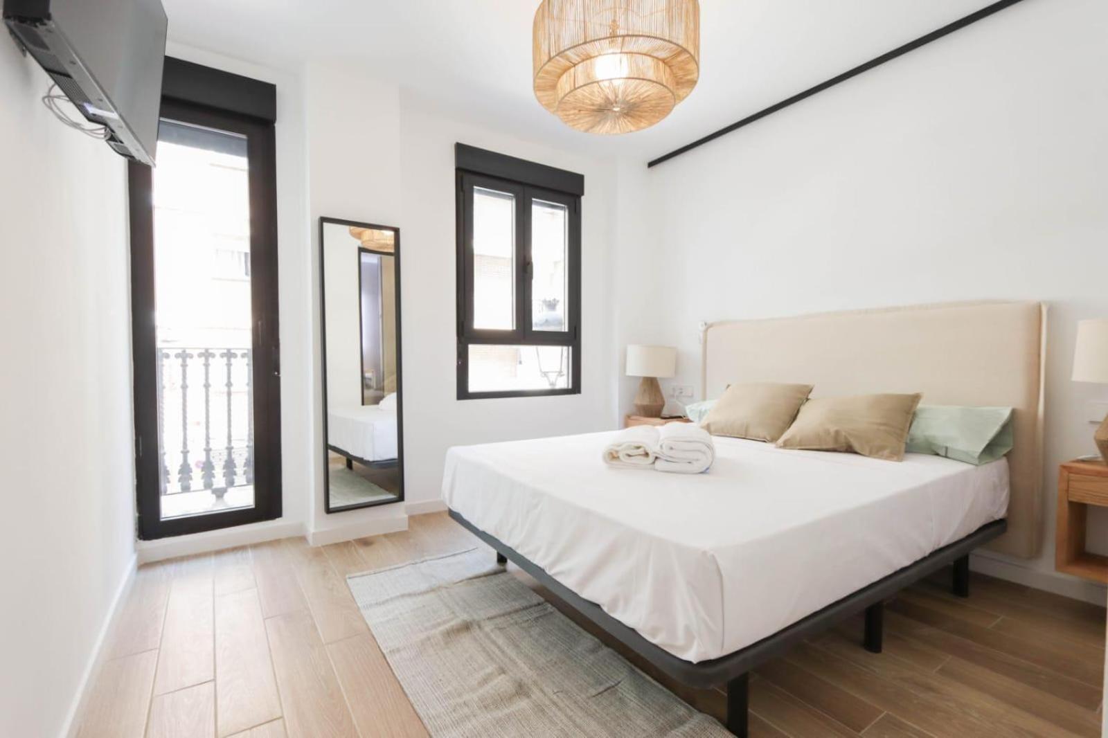 Hostal Roca 26 Валенсия Екстериор снимка